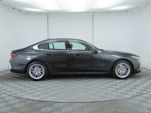 Used 2025 BMW 530i w/ Premium Package image 5