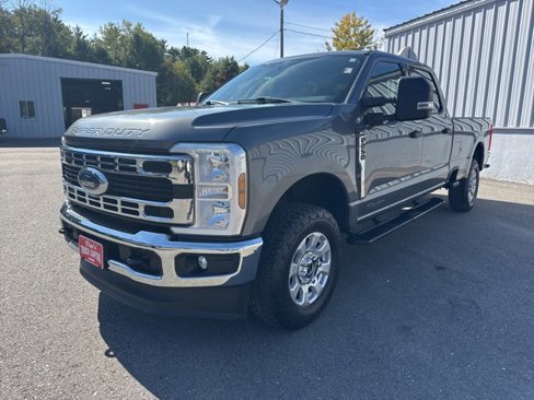 Used 2024 Ford F250 XLT image 2