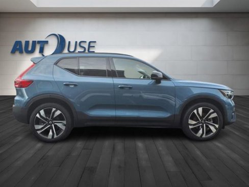 Used 2023 Volvo XC40 B5 Plus w/ Driver Assist Package image 12