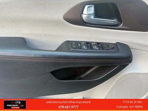 Used 2017 Chrysler Pacifica Touring-L image 12
