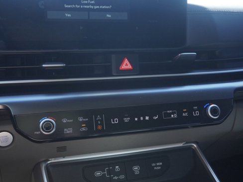 Used 2025 Kia Carnival LXS image 17