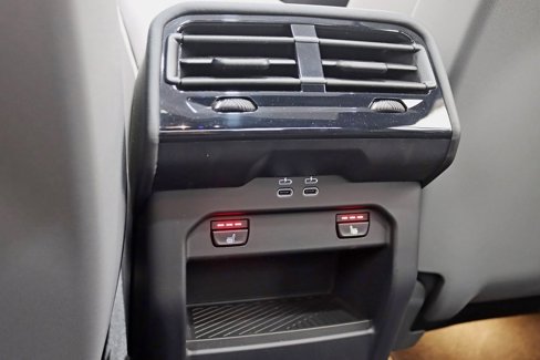 Used 2026 BMW 550e xDrive w/ Executive Package image 30