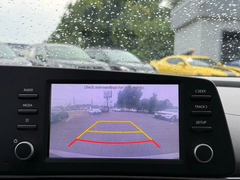 Used 2021 Hyundai Elantra SE image 22