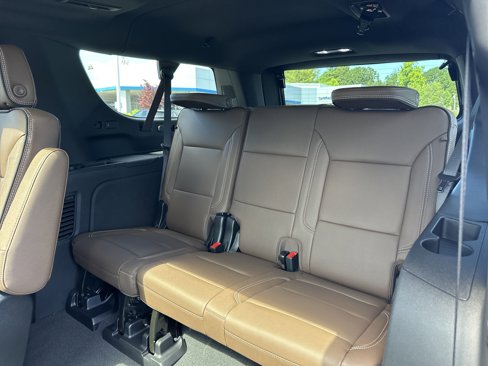 New 2025 Chevrolet Suburban High Country image 13