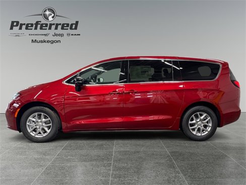 New 2026 Chrysler Pacifica Select image 2