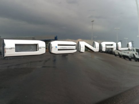 Used 2024 GMC Yukon Denali w/ Advanced Technology Package image 32