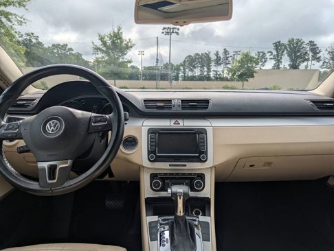 Used 2010 Volkswagen CC Luxury image 19