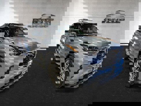 Used 2023 Toyota Highlander Platinum image 1