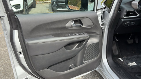 New 2026 Chrysler Voyager LX image 8