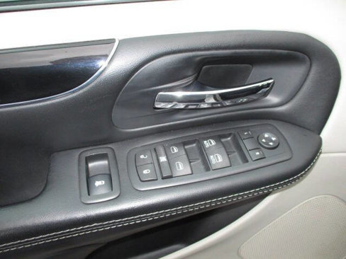 Used 2016 Dodge Grand Caravan SE image 14
