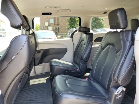 Used 2023 Chrysler Pacifica Touring-L image 26