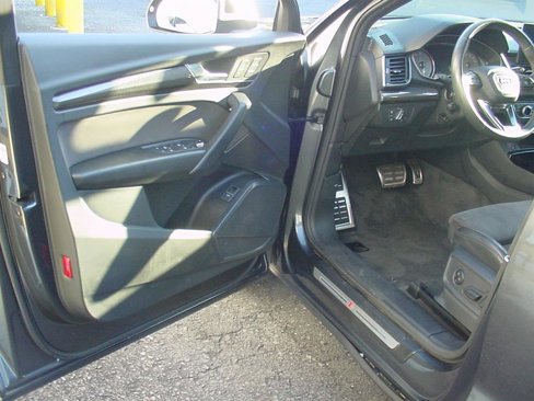 Used 2022 Audi SQ5 Premium image 36