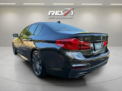 Used 2018 BMW 540i xDrive image 3