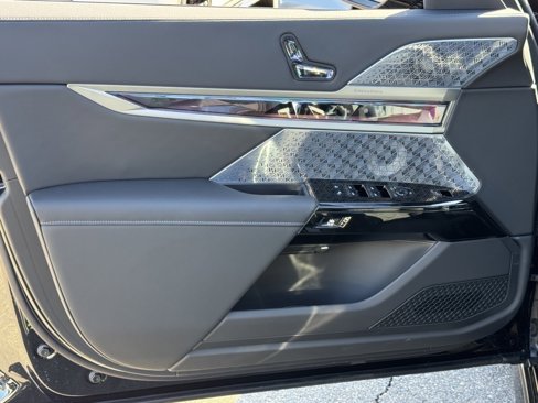 New 2026 BMW i7 xDrive60 w/ Executive Package image 13