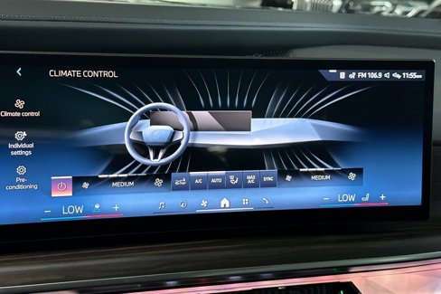 New 2026 BMW 750e xDrive image 25