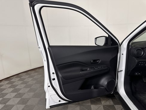 New 2024 Nissan Kicks S image 25