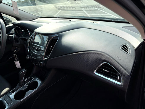 Used 2018 Chevrolet Cruze LT image 13