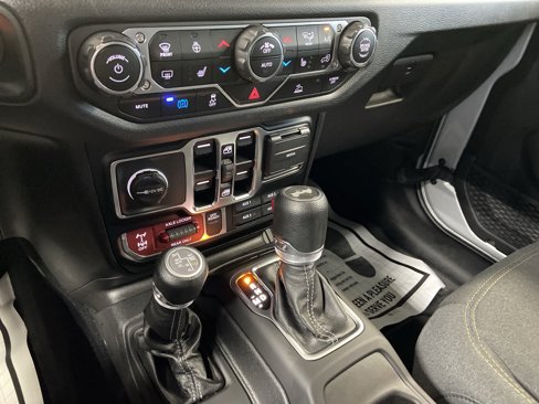 Certified 2024 Jeep Wrangler Willys image 15