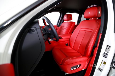 New 2025 Rolls-Royce Cullinan Black Badge image 12