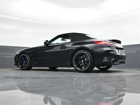 Used 2024 BMW Z4 M40i w/ Premium Package image 29