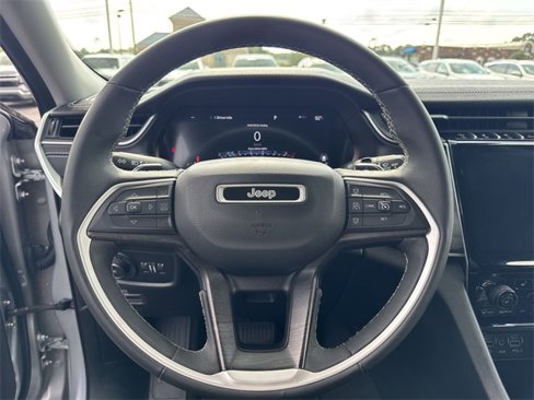 Used 2023 Jeep Grand Cherokee Limited image 16
