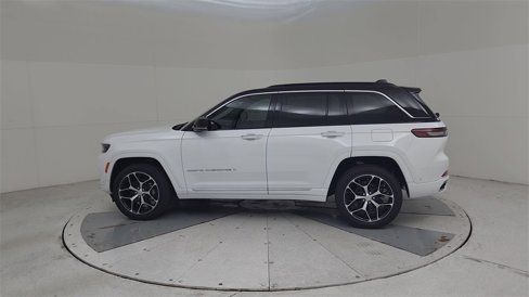 New 2025 Jeep Grand Cherokee Summit image 9