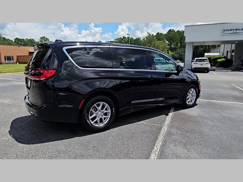 New 2026 Chrysler Pacifica Select image 35