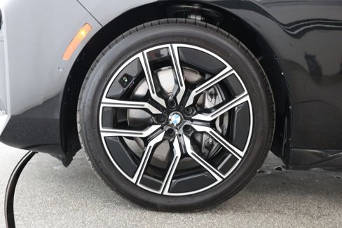 Used 2024 BMW 740i image 9