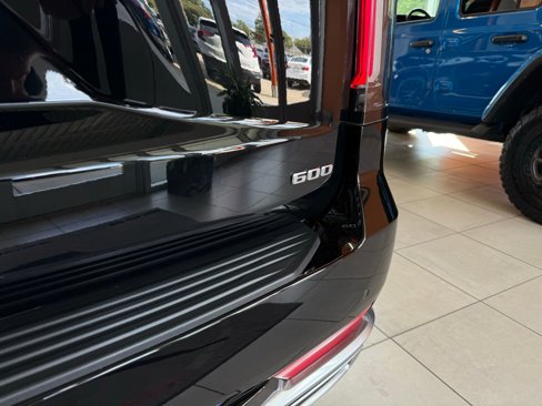 Used 2024 Cadillac Escalade Premium Luxury Platinum image 11