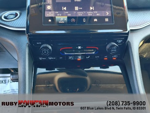 Used 2023 Jeep Grand Cherokee L Laredo image 22
