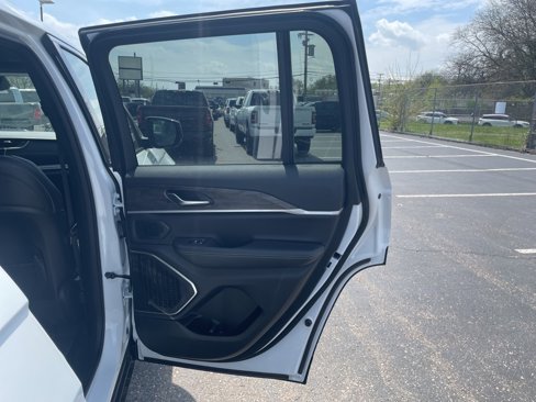 New 2025 Jeep Grand Cherokee Limited 4xe image 17