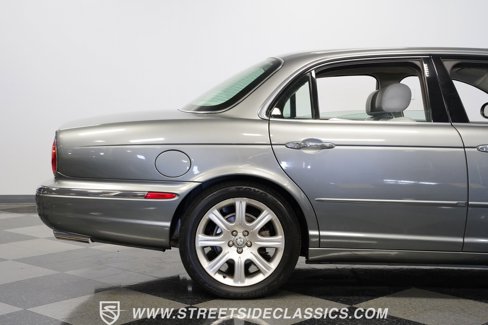 Used 2004 Jaguar XJ8 image 29