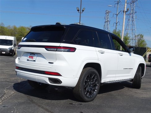 New 2025 Jeep Grand Cherokee Summit image 13
