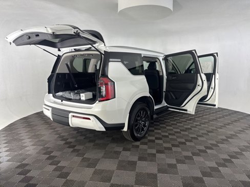 New 2025 Nissan Armada SV image 9