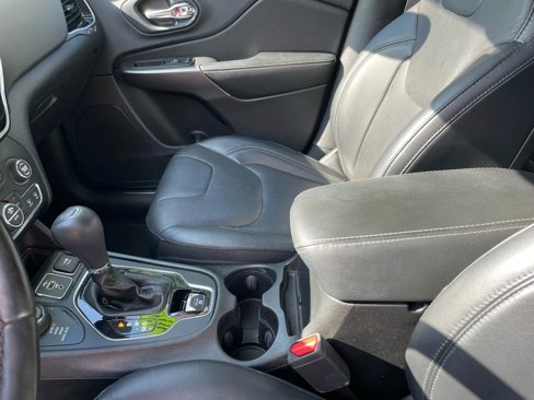 Used 2019 Jeep Cherokee Limited image 26