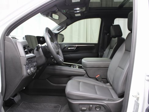 Used 2025 Chevrolet Suburban Z71 image 9