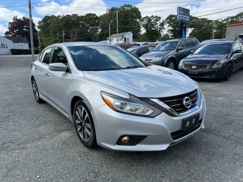 Used 2016 Nissan Altima 2.5 SV image 1