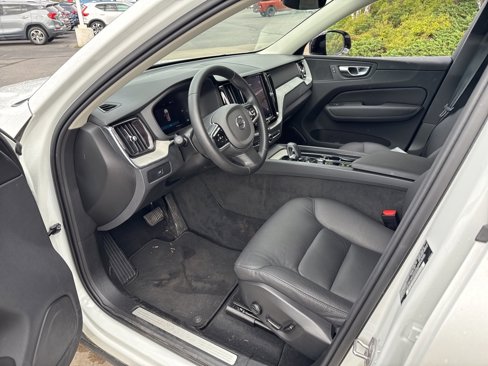 Certified 2025 Volvo XC60 B5 Plus image 8