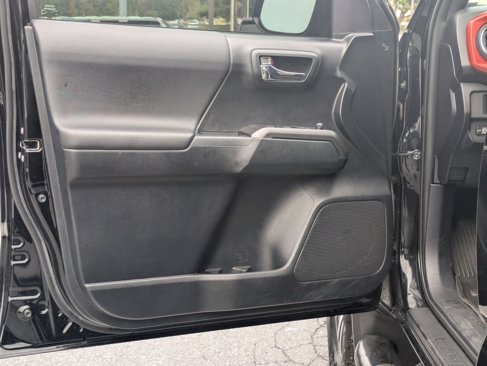 Used 2017 Toyota Tacoma TRD Sport image 11