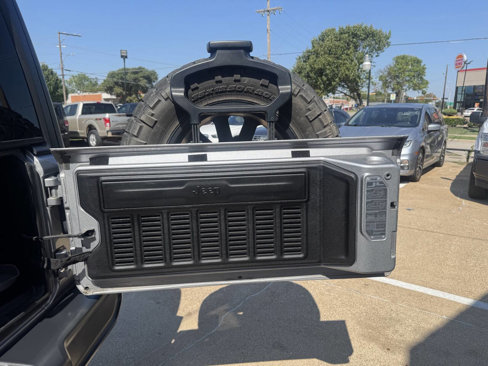 Used 2018 Jeep Wrangler Unlimited Sahara w/ Cold Weather Group image 31
