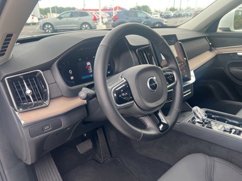 Used 2025 Volvo XC90 B5 Plus image 11