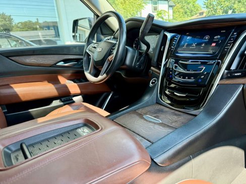 Used 2017 Cadillac Escalade Premium Luxury w/ LPO, Radiant Package image 33