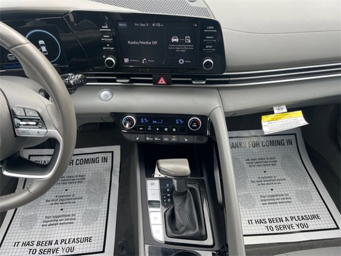 Used 2022 Hyundai Elantra SEL w/ Convenience Package image 11