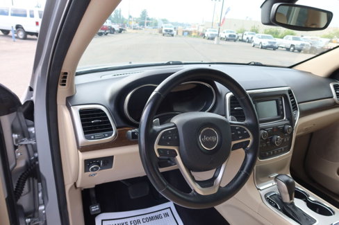 Used 2017 Jeep Grand Cherokee Laredo w/ Quick Order Package 23E image 11