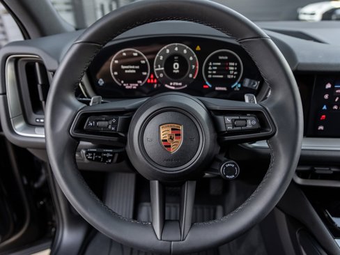 Used 2025 Porsche Cayenne image 27