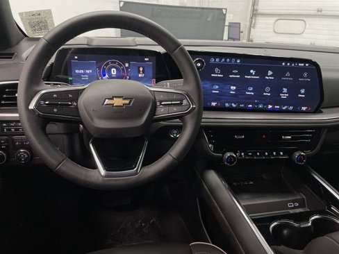 New 2025 Chevrolet Suburban Premier image 5