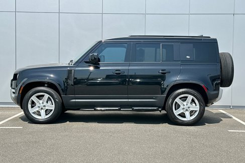 Used 2023 Land Rover Defender 110 SE image 2