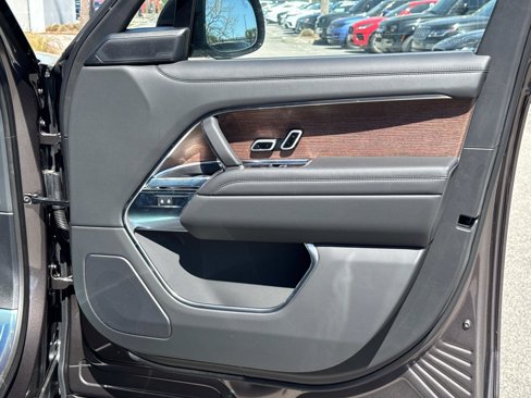 New 2025 Land Rover Range Rover SE image 9