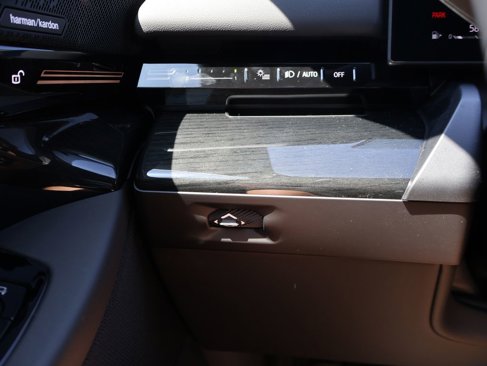 New 2026 BMW 530i xDrive w/ Executive Package image 41