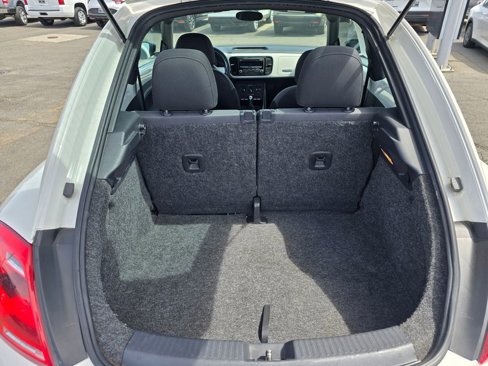 Used 2012 Volkswagen Beetle Launch Edition image 16